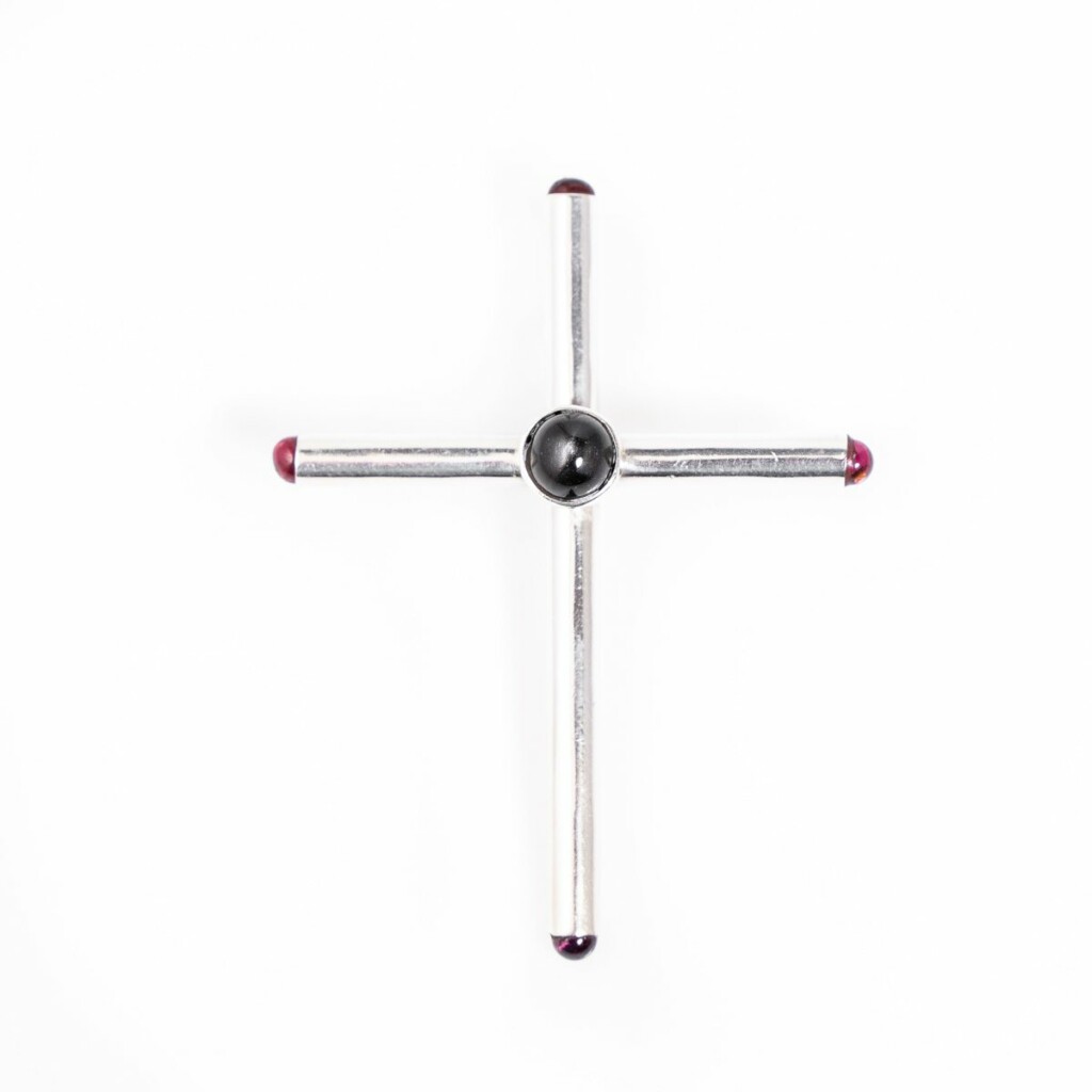 Ασημένιος σταυρός με ημιπολύτιμους λίθους